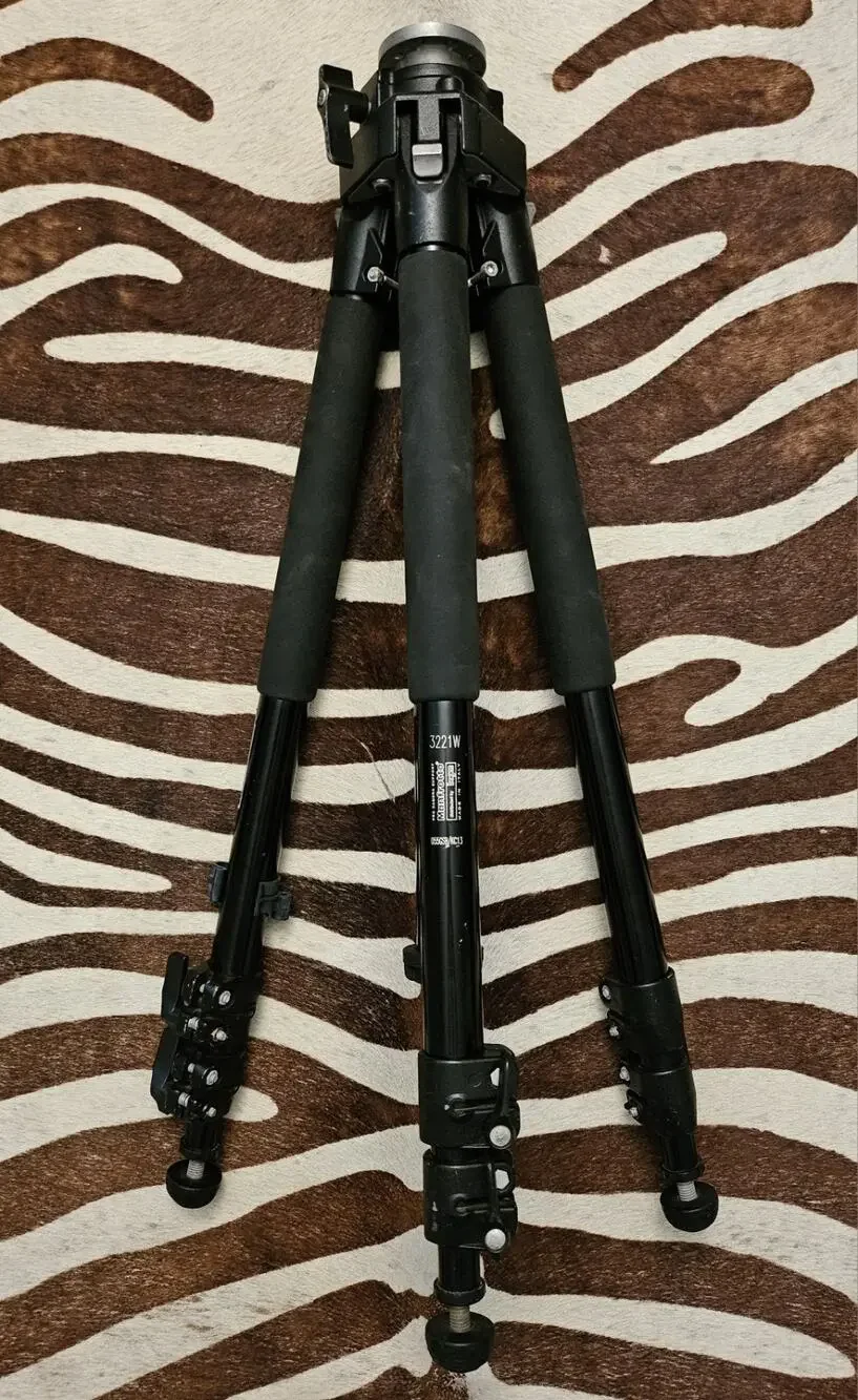 Bogen Manfrotto 3221 w Professional Camera Tripod Made In Italy